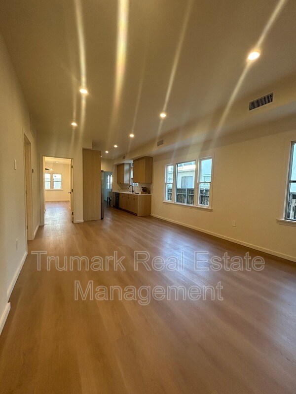 Photo - 611 E Garfield Ave