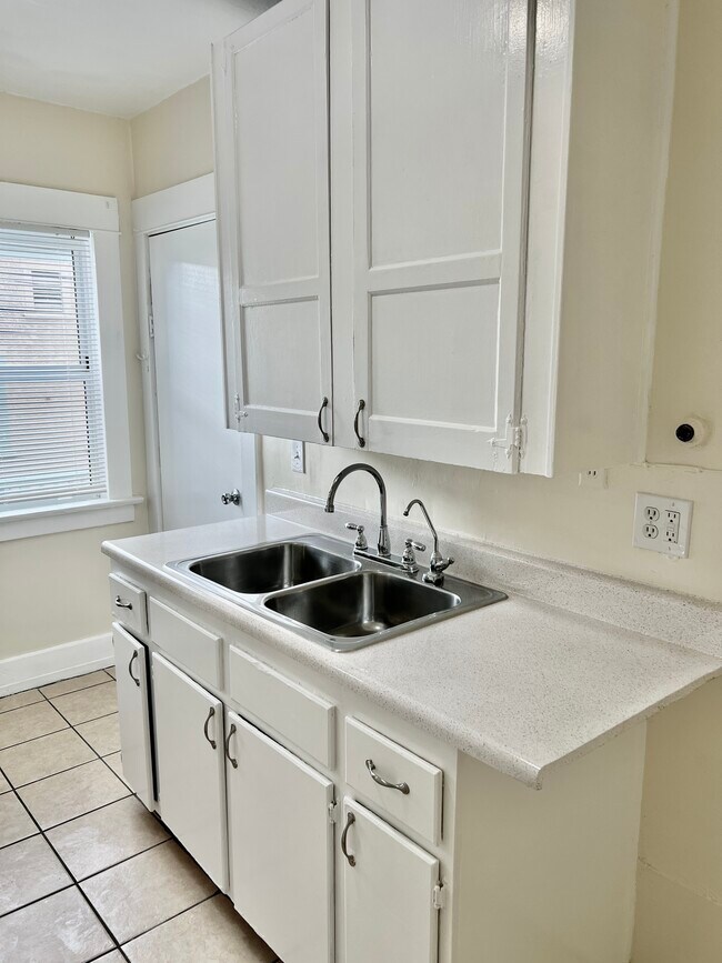 Photo - 220 E 20th St