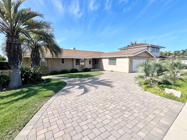 Building Photo - Beautiful 4-Bedroom Home with Modern Upgra...