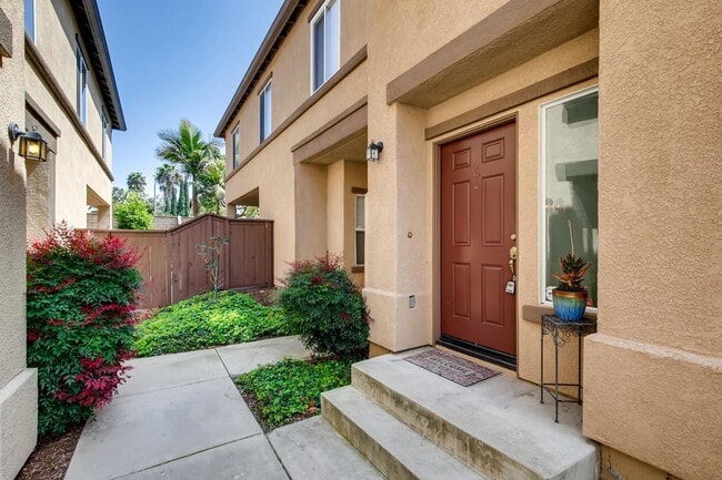 Photo - Fantastic 2 Bedroom Townhome minutes away to Camp Pendleton