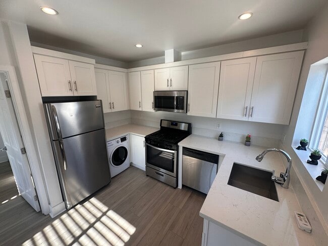 Photo - 17207 Lorne St
