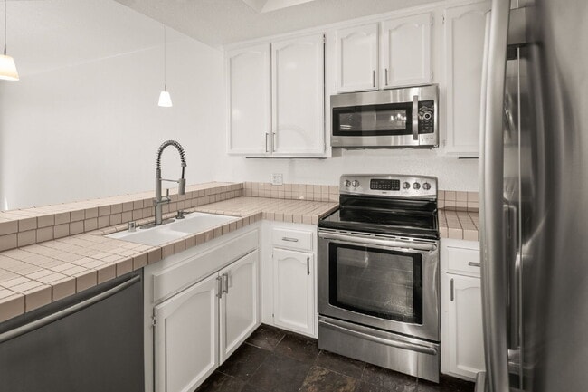 Photo - Embrace Luxury Living: Spacious 2BR/2BA Condo with Fireplace & Pool Oasis in San Diego! Unit #510