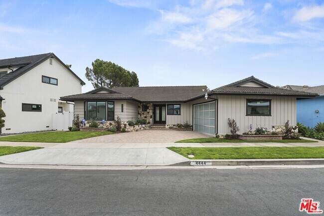Building Photo - 4444 Don Felipe Dr Rental