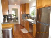Upgraded kitchen with 2023 new appliances and flooring - 28845 Briarhurst Dr House