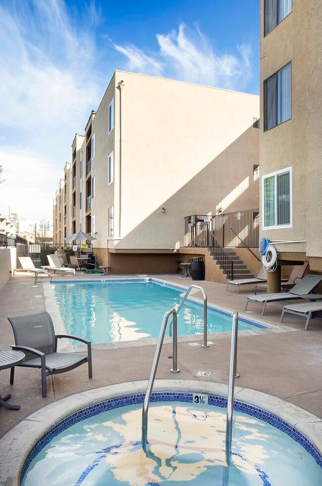 Photo - Vineland Gardens