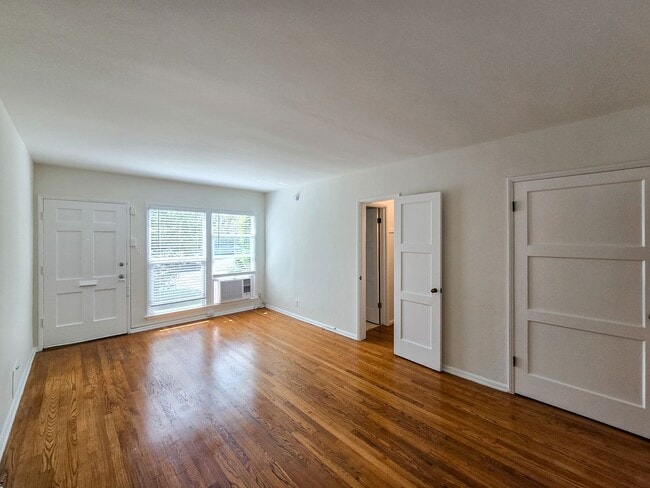 Photo - Spacious Studio in the Heart of Los Feliz Unit 2002