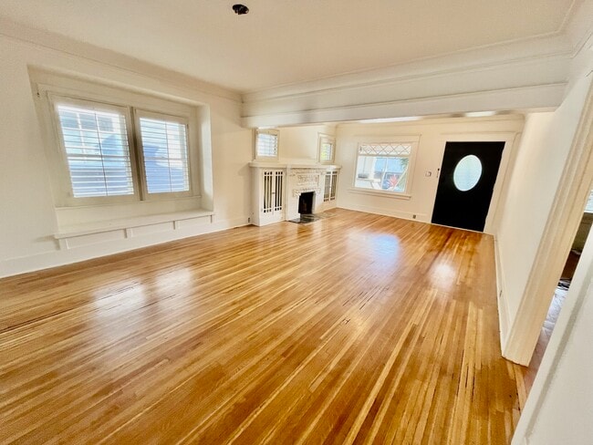 Photo - 7725 Norton Ave