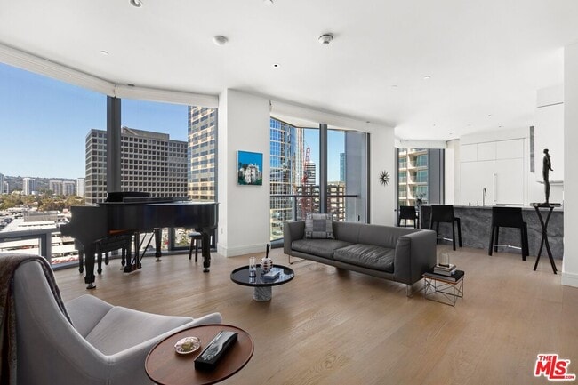 Building Photo - 211 Elm Ct Unit 9E