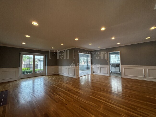 Photo - 5147 E Los Flores St