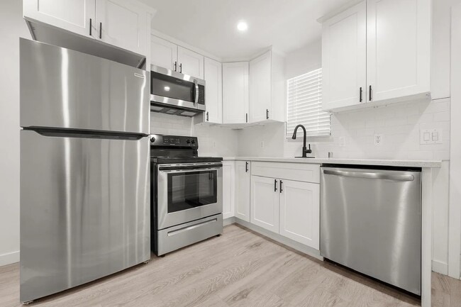 Photo - 858 W El Repetto Dr Apartments