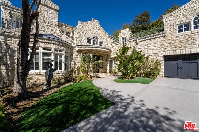 Photo - 2387 Stratford Cir