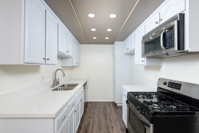 Photo - The Grove Apartments