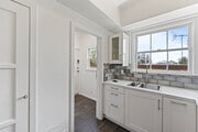 1BR, 1BA - 900SF - Kitchen - 1234-1240-N Crescent St Apartments
