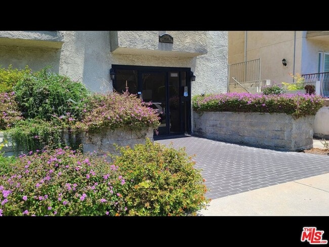 Photo - 1818 Glendon Ave