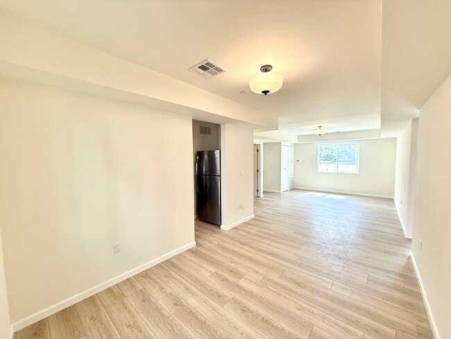 Photo - 14606 Gilmore St Unit 3