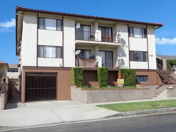 Building Photo - 727 S Alma St Unit 6