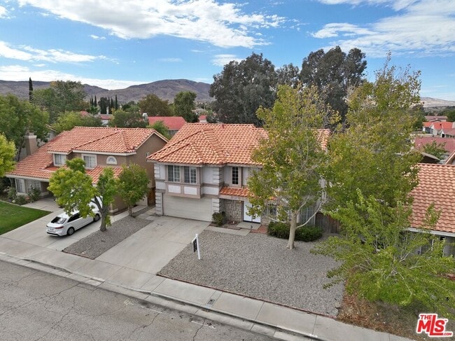 Building Photo - 37105 Zinnia St