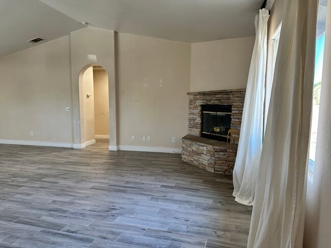 Photo - 16716 Kayuga St