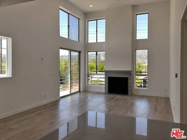 Photo - 301 S Swall Dr Condo Unit 403