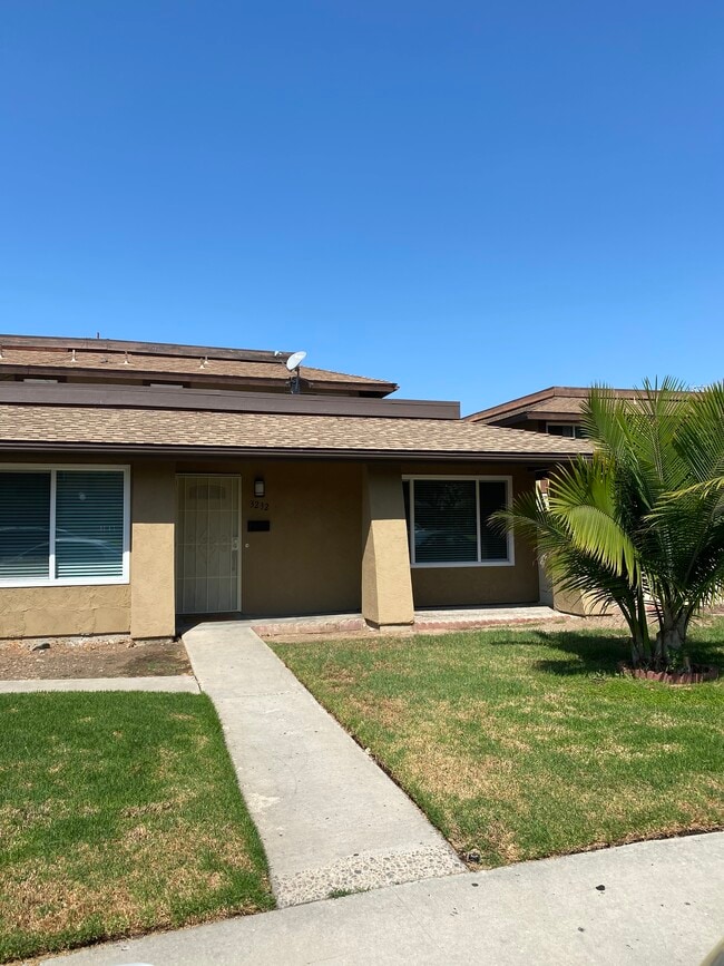 Building Photo - 3232 Caminito Quixote Unit N/A