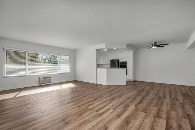 Photo - Stunning HUGE Top-floor 2+2 Unit Unit 15