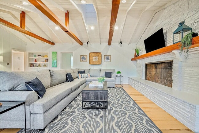 Photo - 1185 Tamarack Ave Unit ID1255613P