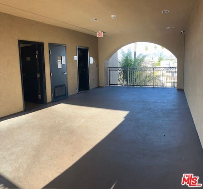 Photo - 1401 S St Andrews Pl Unit 411