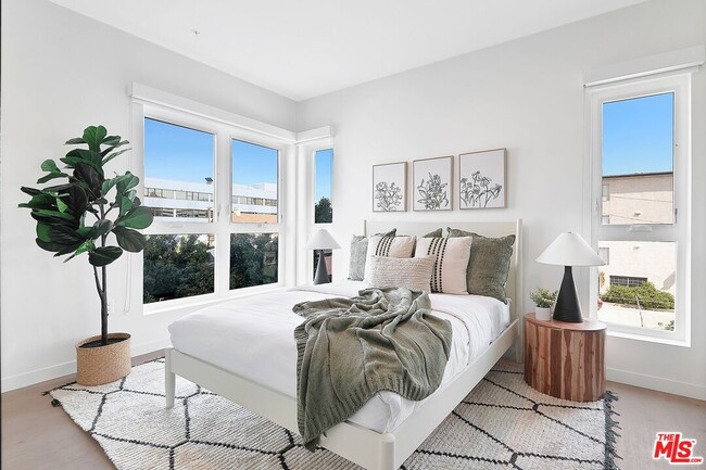 Photo - 1325 N New Hampshire Ave