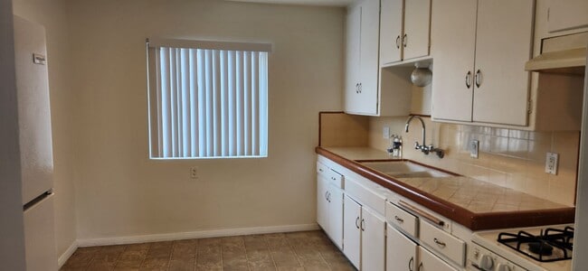 Photo - 2 bedroom, 1 bath, upper level unit