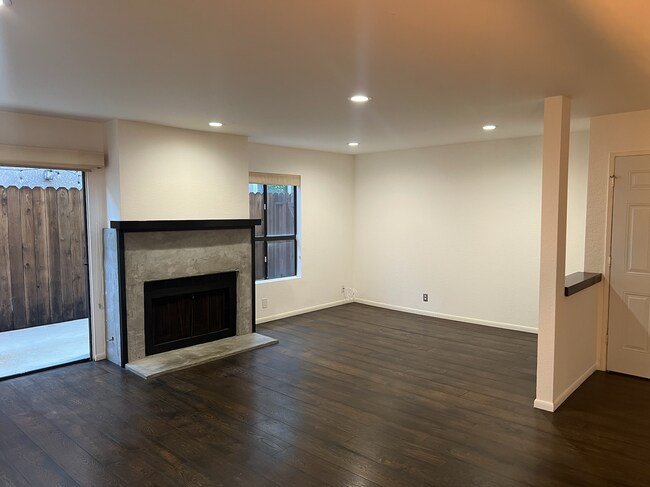 Photo - 2020 Delaware Ave Unit 5