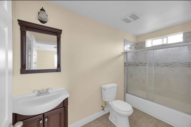 Photo - 343 E 37th St