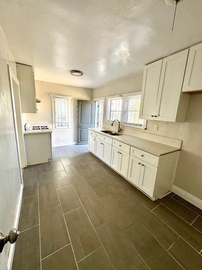 Photo - 4216 Woodlawn Ave Unit 4216 Half