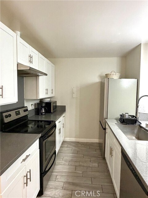 Photo - 5460 White Oak Ave Unit G113