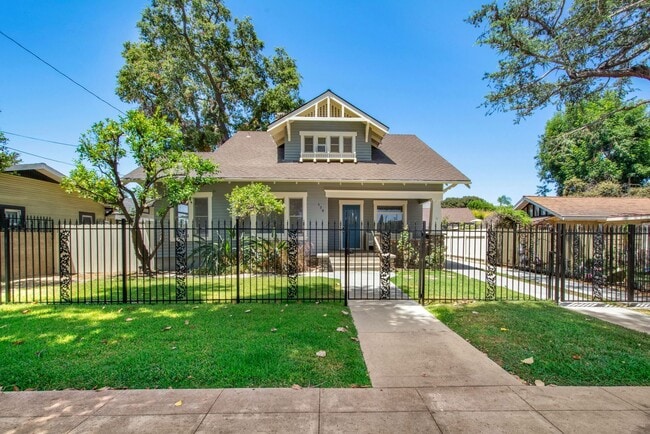 Charming craftsman home located in the hig... - Charming craftsman home located in the hig...