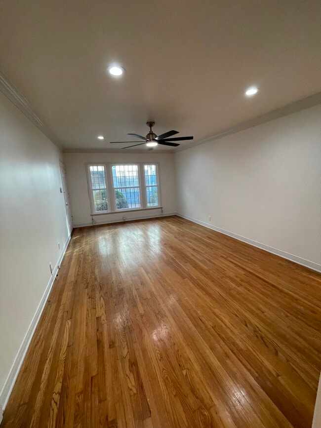 Photo - 5721 San Vicente Blvd Unit 5721