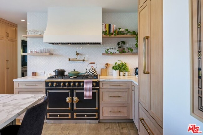 Photo - 2720 Hollyridge Dr