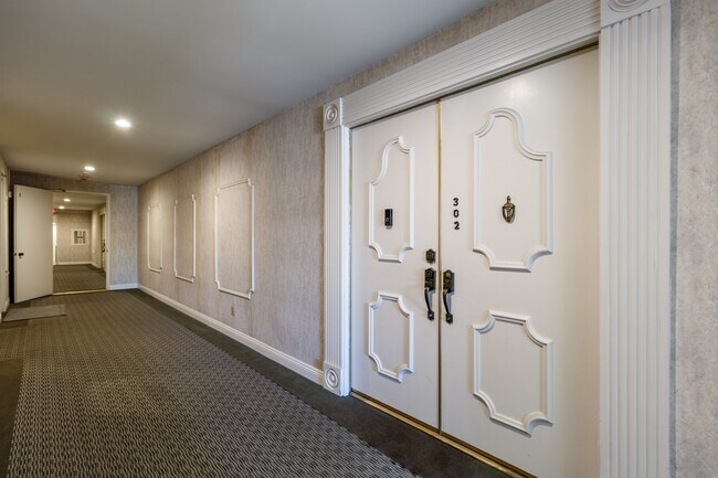 Photo - 14923 Moorpark St