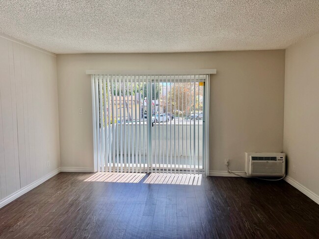 Photo - 1595 E Chevy Chase Dr Unit 1