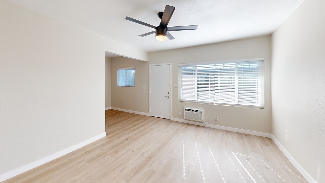 3D Tour - La Pat Courtyard Apartments