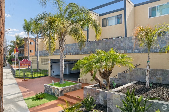 Building Photo - Oceanaire Townhomes