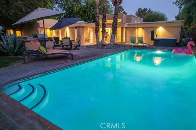 Photo - 576 E Desert Holly Cir House