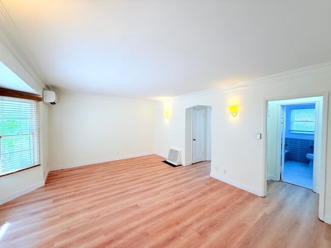 Building Photo - 626 1/2 N Spaulding Ave Unit 626 1/2 N Spaulding Ave