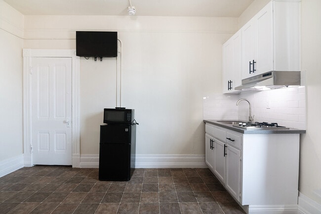 Photo - Mariachi Plaza Apartments