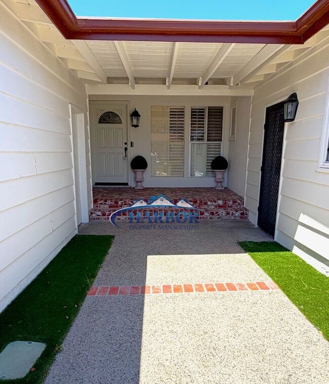 Photo - 1630 Miracosta St
