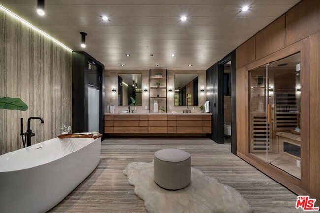 Photo - 442 Sherman Canal