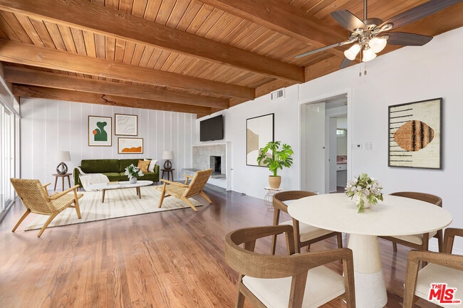 Photo - 609 N Doheny Dr Unit C