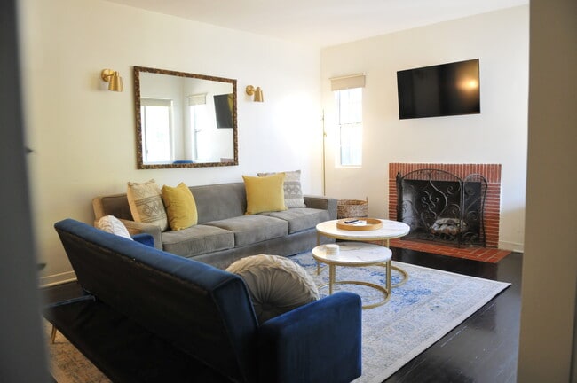 Living Room - 4927 Forman Ave