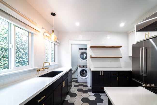 Photo - 1020 N Kingsley Dr Apartment Unit 1/2
