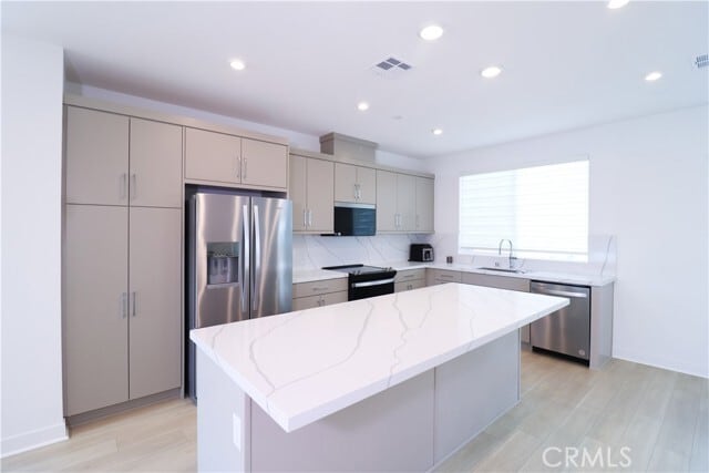 Photo - 681 S Lyon St