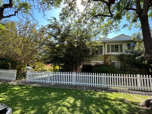 Building Photo - 4191 Dixie Canyon Ave Unit # 7